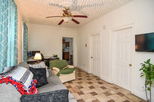 706 10th Ave, Green Bay, WI 54304-2622
