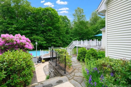 107 Roast Meat Hill Rd, Deep River CT  06419-1424 exterior