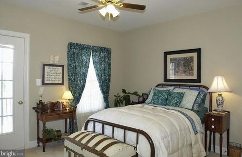 8267 Roxborough Loop, Gainesville VA 20155-3207 exterior