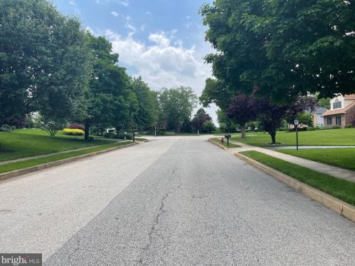 32 Windward Ct, Collegeville PA  19426-2869 exterior