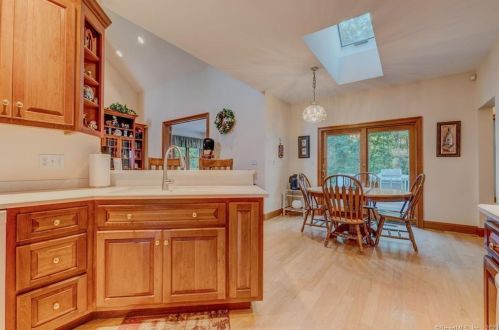 223 Castlewood Dr, Kensington CT  06037-2951 exterior