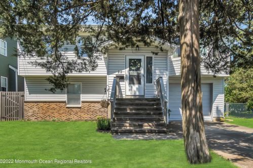 22 4th St, Bricktown, NJ 08724-4808