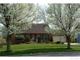 20 Petersbrook Cir, Cheektowaga, NY 14086-3244