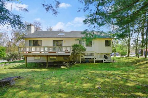 163 Arbor Crst, Somers Town, NY 10589-1809