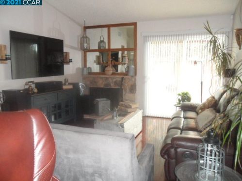 24 Virgil Ct, West Pittsburg CA  94565-1562 exterior