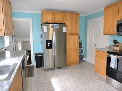 27 Vincent Rd, Bristol CT  06010-3828 exterior