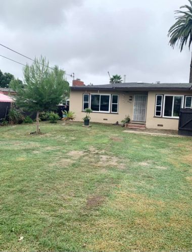 915 Crest View Rd, Vista, CA 92081-6804
