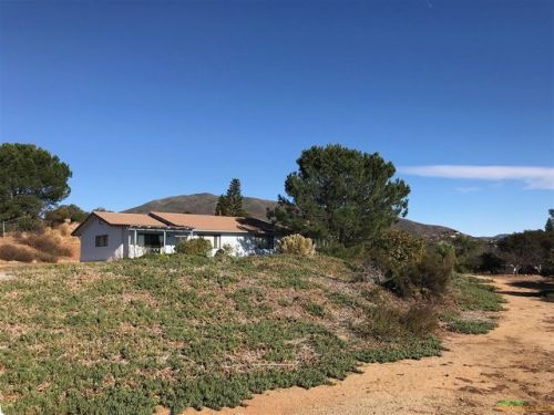 2210 Cosgrove Dr, Alpine, CA 91901-1428
