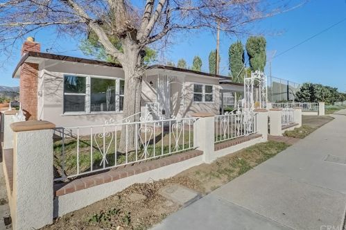 561 Royal Ave, Simi Valley CA  93065-4246 exterior