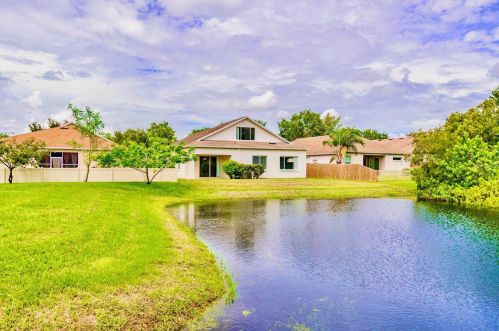 7303 Guilford Pine Ln, Ruskin, FL 33572-1701