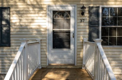 37 White Birch Rd, Barnstead, NH 03218-3701