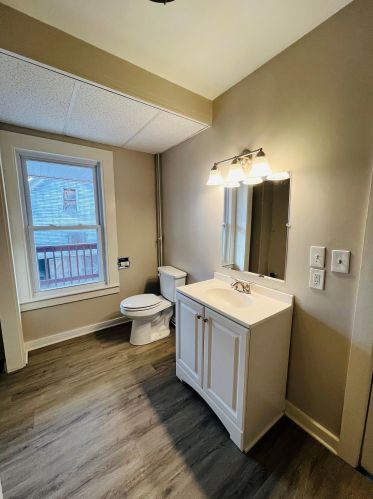 59 Oak St, Dover NH  03820-2828 exterior