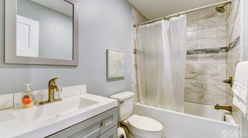 5 Fort Ave, Pelican Island NJ  08751-1512 exterior