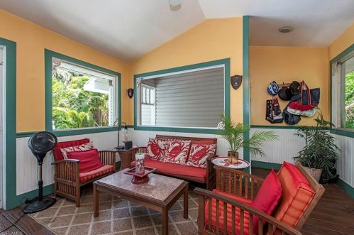 9422 Vanderbilt Dr, Naples FL  34108-2309 exterior