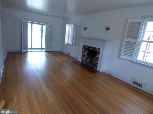4523 Alton Pl, Washington, DC 20016-2023