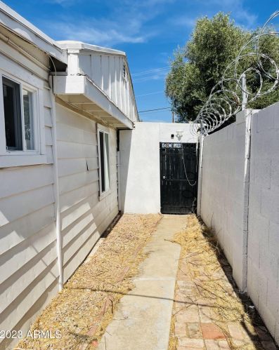 1632 37th Ave, Phoenix AZ  85009-2275 exterior