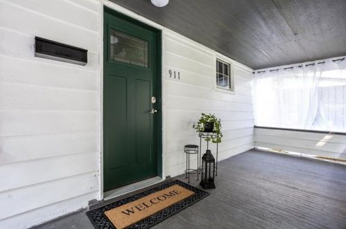 911 Fawcett St, Moon Twp, PA 15108-1807