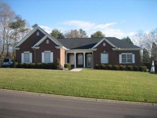106 Mockingbird Hill Ln, Powell, TN 37849-7174