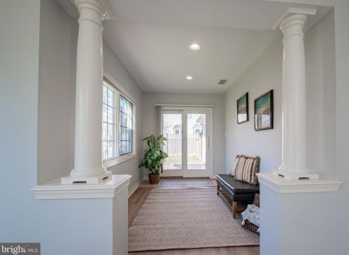 1912 Beechwood Dr, Wilmington DE  19810-4359 exterior