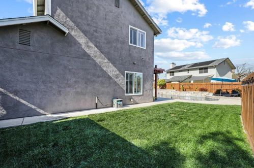 1900 Foxtail Ct, Turlock CA  95382-2890 exterior