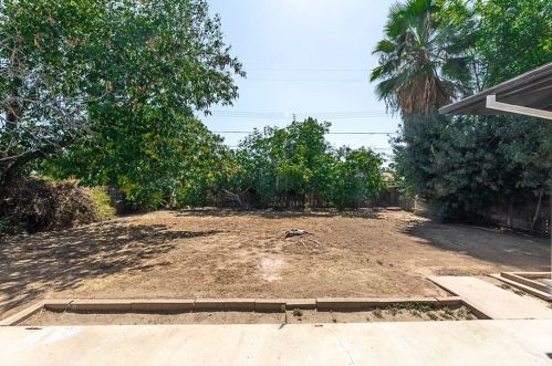 618 Roosevelt Rd, Redlands CA  92374-6256 exterior