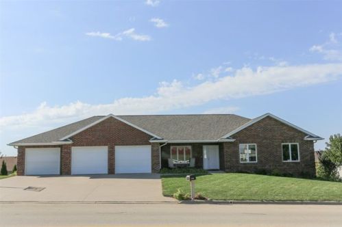 891 Peosta St, Centralia, IA 52068-9746