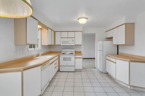 9278 Wedgewood Dr, Pittsburgh, PA 15239-2030