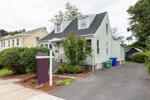 22 Washington Street Pl, Boston MA  02136-3329 exterior