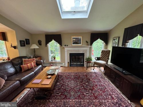 34 Drexel St, West Deptford, NJ 08096-1579