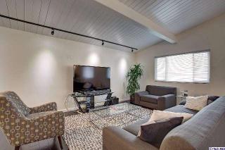 938 Poppyfields Dr, Altadena CA  91001-1747 exterior