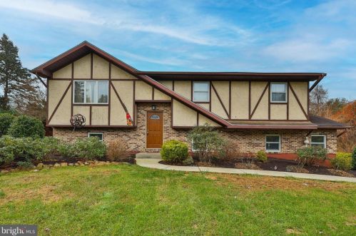 3048 Seisholtzville Rd, Macungie, PA 18062-8538