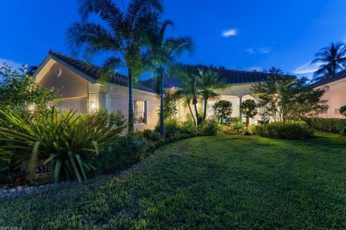 4370 Queen Elizabeth Way, Naples, FL 34119-9572
