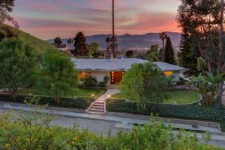 1762 Allen Ave, Glendale, CA 91201-1270