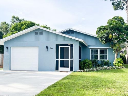 744 110th Ave, Naples FL  34108-1820 exterior