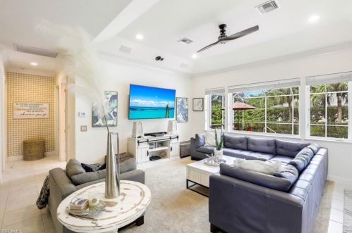 2142 Imperial Cir, Naples FL  34110-1037 exterior
