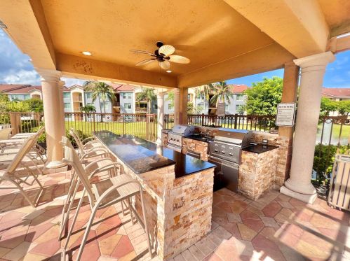 419 Villa Cir, Boynton Beach FL  33435-8911 exterior