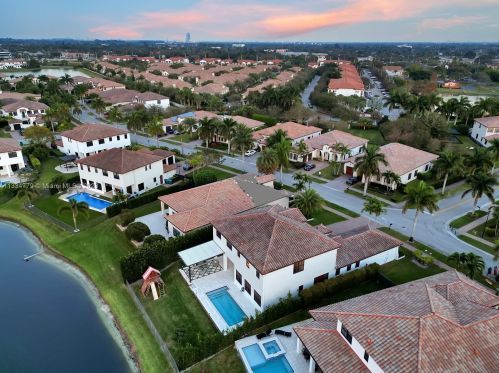 8297 28th St, Hollywood FL  33024-3187 exterior