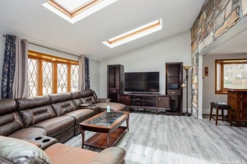 2 Grace Ln, South Setauket, NY 11720-1327