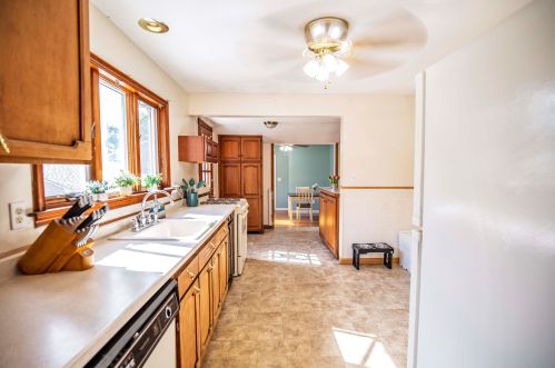 208 Lawrence Rd, Salem NH  03079-3905 exterior