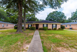 724 Oak Field Dr, Mobile, AL 36609-5915