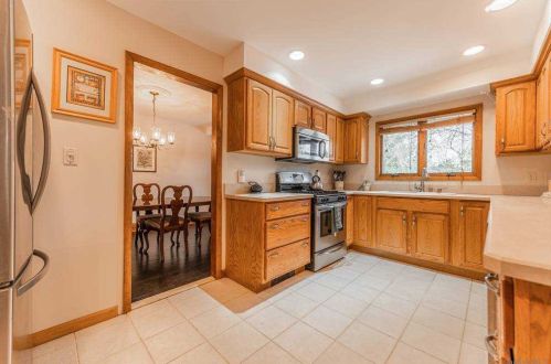 4 Brunswick Dr, Elwood NY  11731-5405 exterior