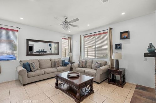 29466 Shannon Ct, Santa Clarita, CA 91387-7106