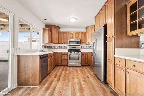 10859 Greenford Dr, San Diego CA  92126-2706 exterior