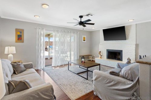 2905 Linda Dr, Oceanside CA  92056-4352 exterior