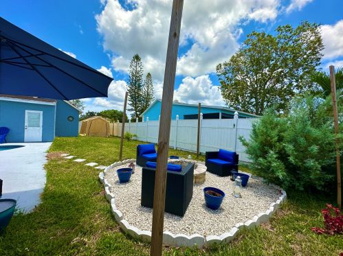 2062 Floresta Dr, Fort Pierce FL  34984-4706 exterior