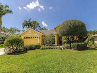 35 Lancashire Pl, Naples, FL 34104-6576