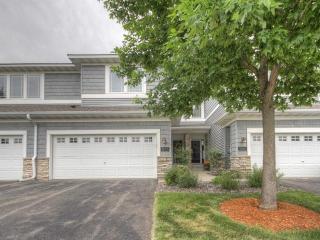 5057 Archer Ln, Minneapolis, MN 55446-2745