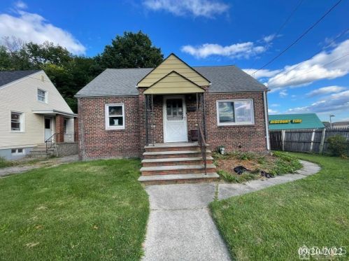 420 Crows Mill Rd, Perth Amboy, NJ 08863-2223