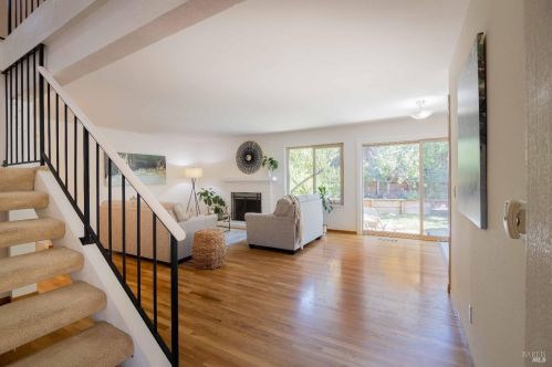 708 Montclair Dr, Santa Rosa CA  95409-2822 exterior