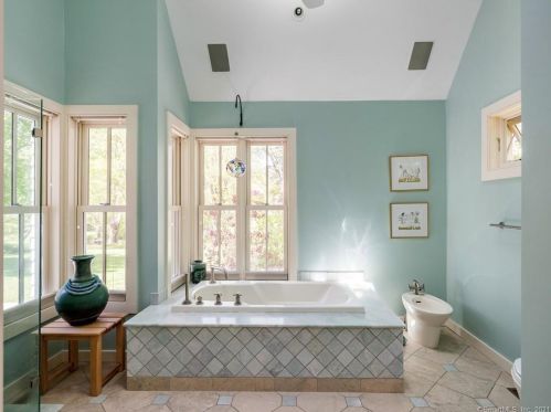 80 Ingham Hill Rd, Essex CT  06426-1507 exterior